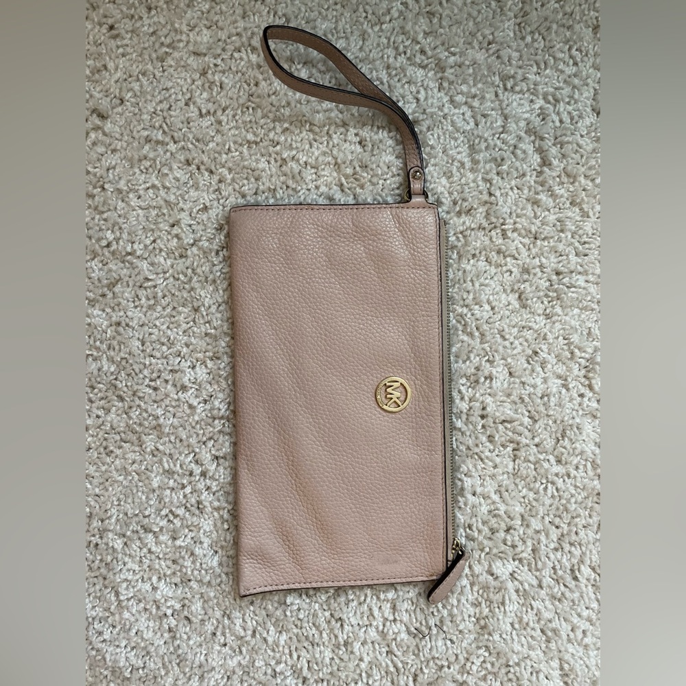 Michael Kors Blush Wristlet